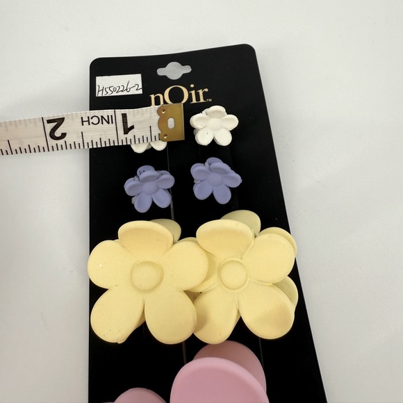 HAIR CLAW CLIPS  - Flower Shaped Hair Accessories - Picture 4 of 7